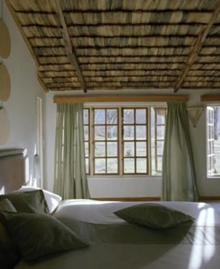 Nach eindrucksvollen Tagen in der Wildnis
erwartet Sie nahe Arusha eine kleine
Luxusoase: die Hatari Lodge.. tansania-arusha-hatari-room