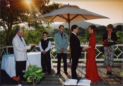 Eheversprechen unter der Sonne Afrikas.