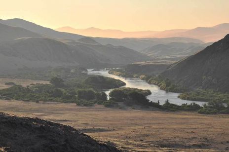 Schließlich liegt er vor Ihnen: der Kunene. Nördlicher Grenzfluß zwischen Namibia und Angola