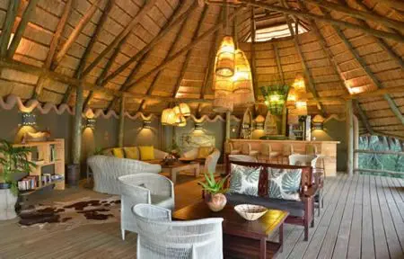 Auch Ihre Unterkunft am Chobe Park hat Falir - und oft einen direkten Blick auf den Chobe River. botswana-bakwena-Terrasse