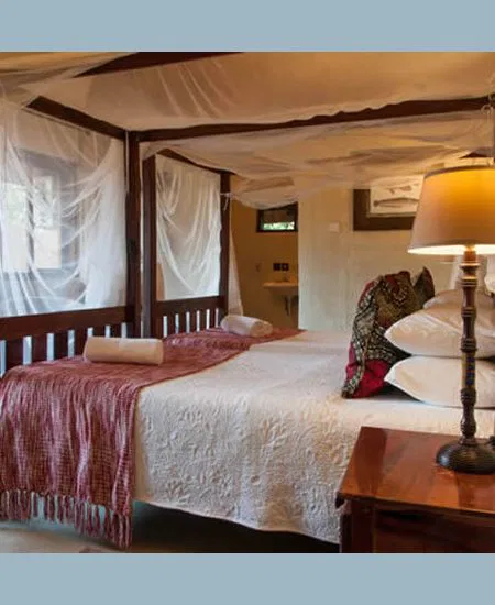 ... sowie sauberen Zimmern. Ganz im Stile dieser Reise: kein Luxus, aber Komfort, - und ganz viel Erlebnis! botswana-bayete-schlafzimmer