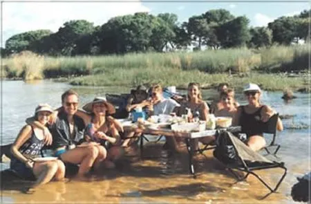 In der Hitze des Tages: ein Lunch "mit Fußbad"... botswana-mittagessen-okavango