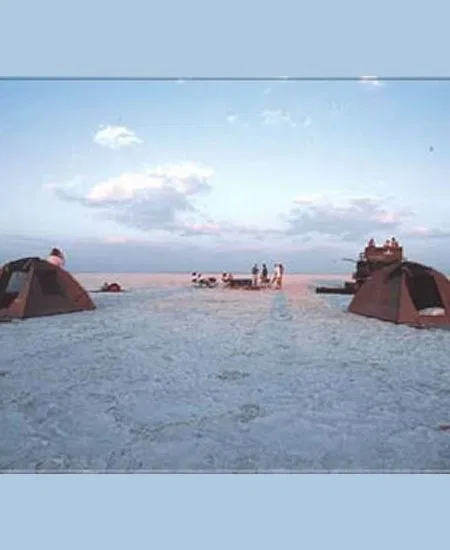 Erwachen in der Endlosigkeit... diese scheinbar lebensfeindlichen Gebiete überraschen mit erstaunlich viel Leben. botswana-nxai-pans