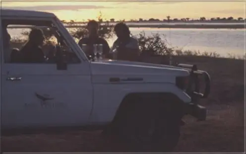 Zu einer Safari in Afrika gehören diese
Momente: "Sundowner" inmitten der Wildnis - diese Eindrücke lassen Sie nie wieder los...!
