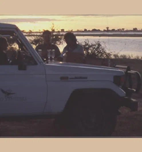 Zu einer Safari in Afrika gehören diese
Momente: "Sundowner" inmitten der Wildnis - diese Eindrücke lassen Sie nie wieder los...!