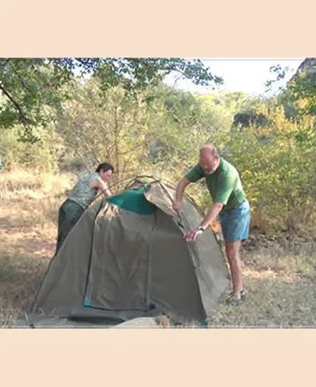 'Hey, geschafft...! Das war leichter, als es aussah!' botswana-zelt-aufbau2