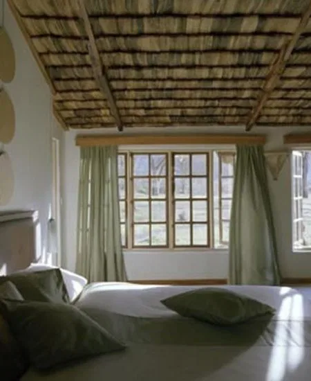 Nach eindrucksvollen Tagen in der Wildnis
erwartet Sie nahe Arusha eine kleine
Luxusoase: die Hatari Lodge.. tansania-arusha-hatari-room