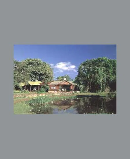 Willkommen in Arusha!
Bevor Sie sich auf Ihre Herausforderung
einlassen, erwartet Sie die Mount Meru
Game Lodge, um Sie noch einmal mit allem
Komfort der Zivilistaion zu verwöhn. tansania-arusha-mout-meru-lodge