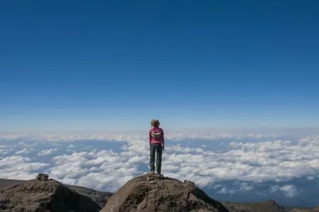 Die Welt von oben! Welche ein Ausblick -
Sie haben die Wolkengrenze
"durchbrochen"! tansania-kilimandscharo-ueber-den-wolken