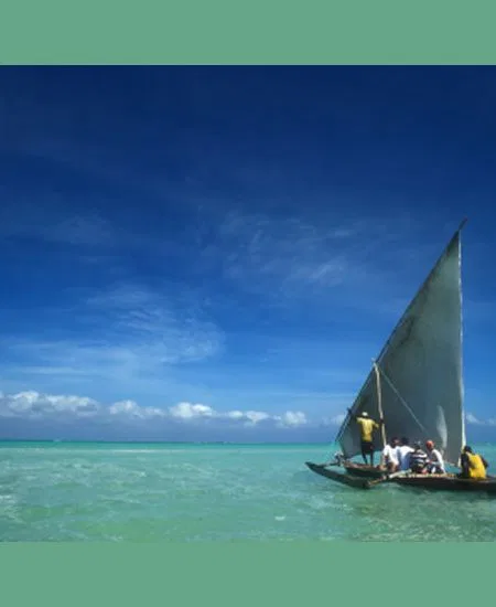 Eindrücke, Eindrücke, Eindrücke aus einer
so fremden Welt! Zeit, das alles ein wenig
zu verarbeiten.
Dabei helfen ein paar erholsame Strandtage
- willkommen auf Sansibar! tansania-sansibar-dhau