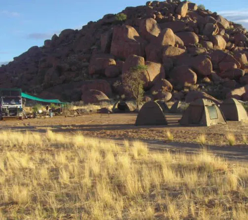 Und so (oder so ähnlich...) sieht
Euer "wildes" Lager an der Spitzkoppe dann aus...