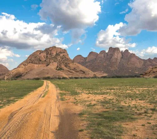 Das Erongo Gebirge bildet eine der schönsten Landschaften Namibia's.