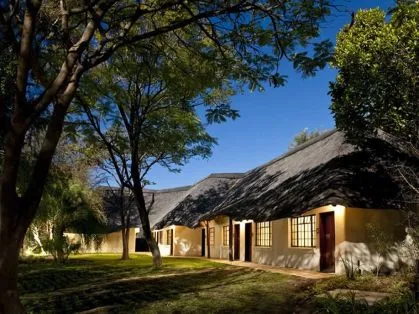 namibia-etosha-mokuti-lodge