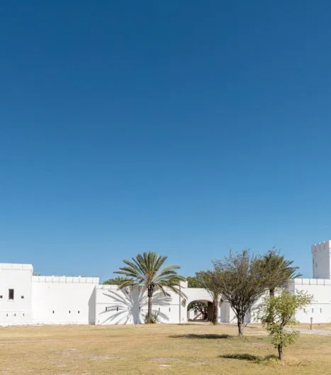 Das Fort Namutoni, heute Unterkunft für Reisende im Etosha Park, ist ein Relikt aus der deutschen Kolonialzeit des Landes.