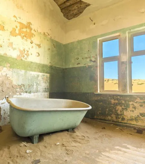 Einst blühendes Diamantenzentrum - jetzt
ein Raub der Wüste.