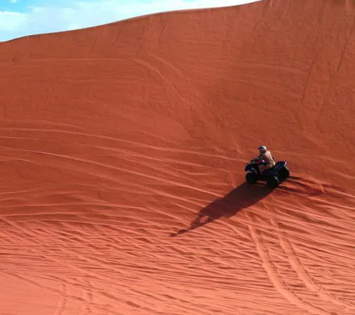 In & um Swakopmund locken zahlreiche
Aktivitäten. Das Quadbiking in den Dünen zählt sicherlich zu den beliebtesten