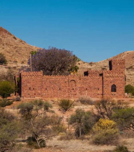Ein Schloß am Rande der Wüste - erbaut während der Schutztruppenzeit, ist es heute Nationaldenkmal & Museum