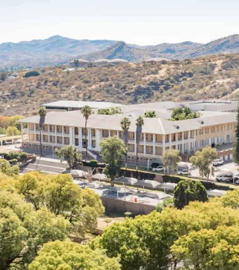 Das Parlamentsgebäude der kleinen Landeshauptstadt wird salopp auch als "Tintenpalast" bezeichnet...