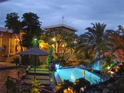 namibia-windhoek-terra-africa-pool