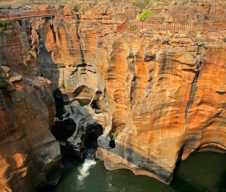 Die Bourke's Luck Potholes sind eine
einmalige geologische Formation in
eindrucksvoller Landschaft. suedafrika-bourkes-luck-potholes