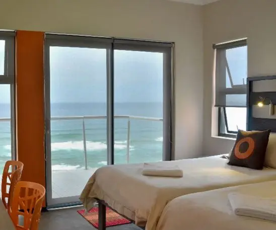 Ihre Unterkunft liegt direkt am Strand.
Es ist ein kleines, sehr persönlich
geführtes Haus. Die Einrichtung ist schlicht,
ansprechend und sauber. suedafrika-dolphin-coast-greenfire-zimmer