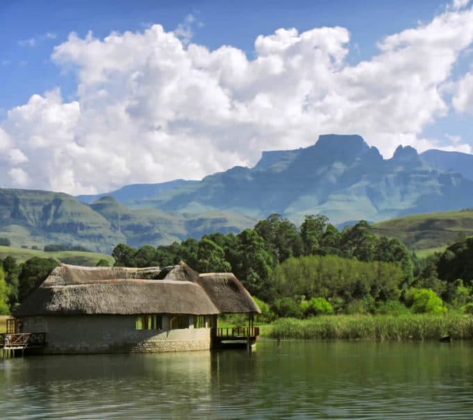 Atemberaubende Landschaften warten darauf, von Ihnen erkundet zu werden und so erwandern Sie die "Berge der Drachen". suedafrika-drakensberge