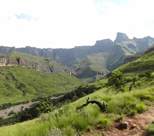 Die majestätischen Drakensberge - die letzte Station Ihrer Wandersafari & sicherlich die anspruchsvollste! suedafrika-drakensberge-gipfel