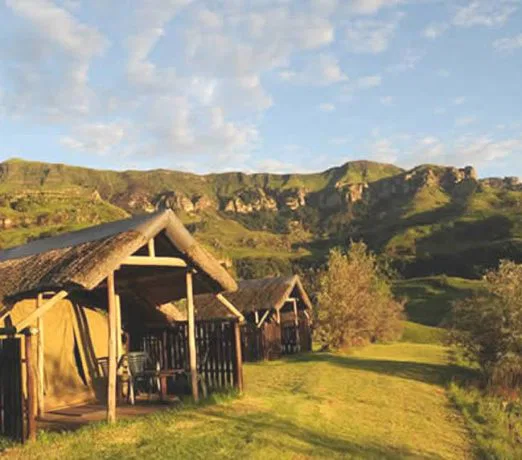 Unterkunftsbeispiel während dieser Safari: einfach, aber sauber & meist vor überwältigender Kulisse gelegen. suedafrika-drakensberge-zelt-lodge