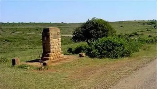 Wenn Sie die Zulu Geschichte noch weiter
interessiert: in & um Eshowe finden
sich Gedenkstätten und Museen, die sich
mit diesem Thema befassen. suedafrika-eshowe-denkmal