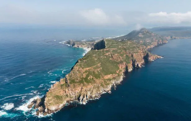 Das Kap der Guten Hoffnung - ein Wahrzeichen seit Jahrhunderten. Früher der Schrecken der Seefahrer, heute atemberaubender Aussichtspunkt. suedafrika-kapspitze