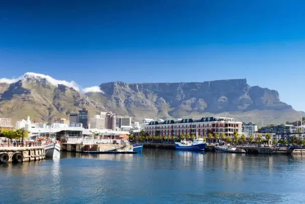 Kapstadt - entspannt, leger &
cosmopolitisch, überragt vom
majestätischen Tafelberg - eine Stadt
mit einzigartigem Zauber. suedafrika-kapstadt-tafelberg-1