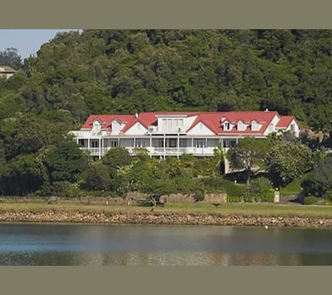 Über die Wild Coast geht's an die berühmte Garden Route. Hübsche Unterkünfte und vielfältige Aktivitäten erwarten Sie auch hier. suedafrika-knysna-greenfire-lodge