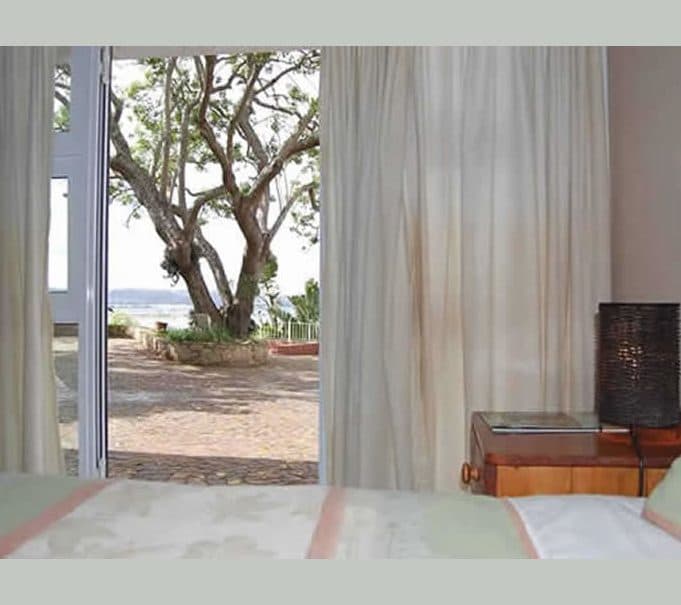 Zimmer mit Aussicht - hier lassen sich Pläne schmieden für die Unternehmungen der nächsten Tage. suedafrika-knysna-greenfire-zimmer