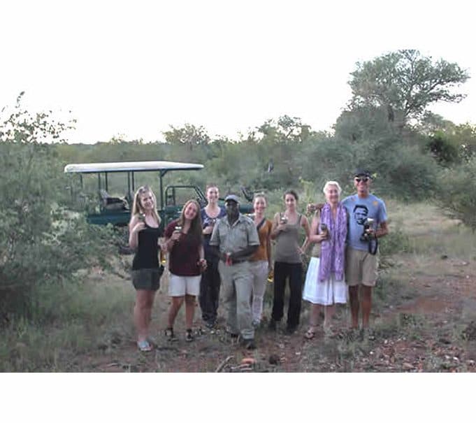 Der "Sundonwer" ist Tradition während einer
Pirschfahrt - eine Rast inmitten der Wildnis! suedafrika-krueger-park-sundowner