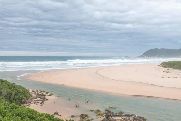 Einsame, weite Strände entlang der
Garden Route - eine Erholung für Auge
& Seele... suedafrika-sedgefield-strand