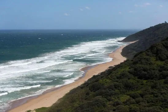 Nach all den eindrucksvollen
Erlebnissen spannen Sie aus, genießen
Meer & Strände und lassen alle Eindrücke Revue passieren. suedafrika-suedkueste-strand