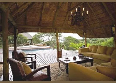 Mußestunden am Pool mit Blick in den Busch...