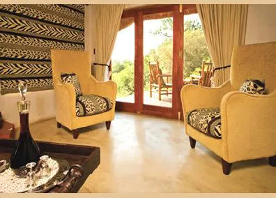 Geräumige Suiten bieten einen Schlaf- & Wohnbereich.