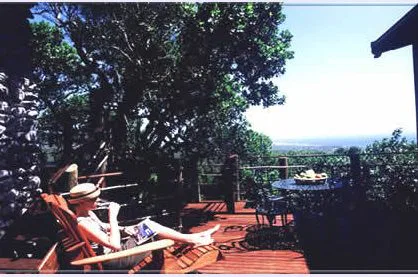 Zeit, die Seele baumeln zu lassen: ein gutes Buch, ein Drink, diese Aussicht...