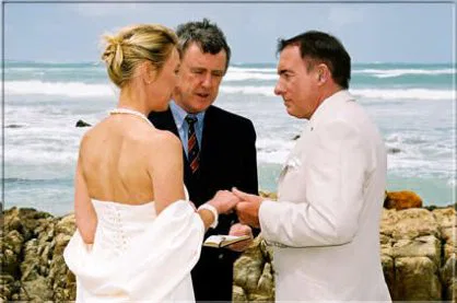 Ihr Wedding Minister zelebriert die Trauung nach Ihren Wünschen.