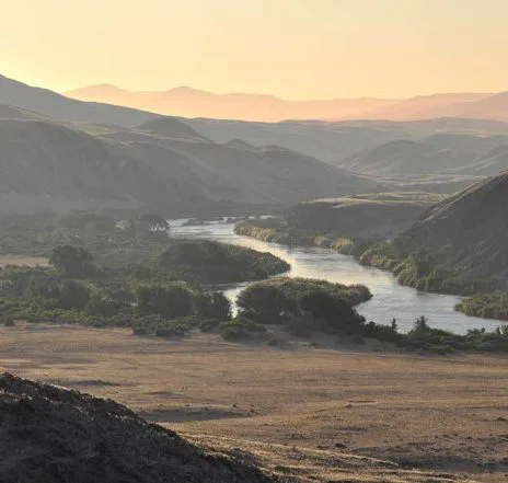 Schließlich liegt er vor Ihnen: der Kunene. Nördlicher Grenzfluß zwischen Namibia und Angola