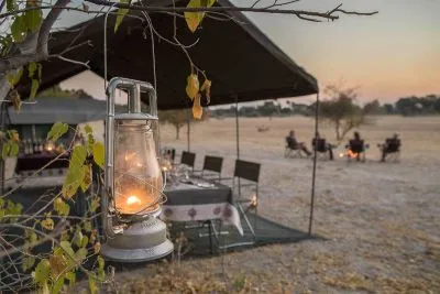 ... und man versammelt sich am Lagerfeuer, um die Erlebnisse des Tages Revue passieren zu lassen