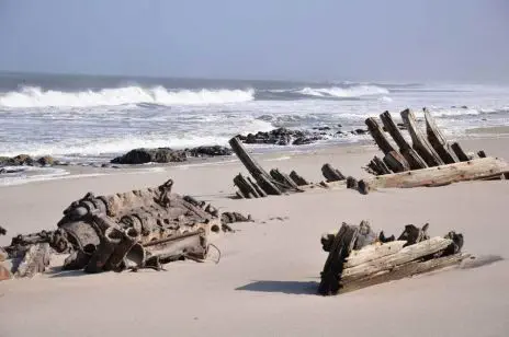 Nördlich von Swakopmund liegen Zeugen von Vergänglichkeit - Namibia's Küsten sind tückisch
