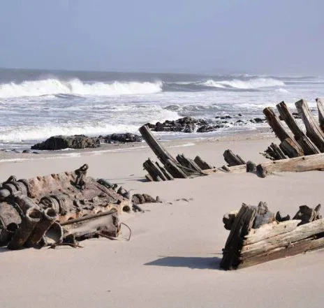 Nördlich von Swakopmund liegen Zeugen von Vergänglichkeit - Namibia's Küsten sind tückisch
