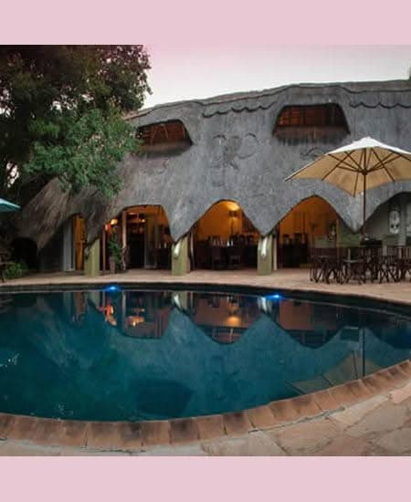 Ihre Unterkunft in Victoria Falls: ein Guesthouse, gemütlich ausgestattet und mit heimeliger Atmosphäre... botswana-bayete-pool