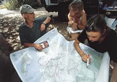 Sachbücher über Flora & Fauna und gutes Kartenmaterial gibt's an Bord,. Euer Guide macht Euch mit der Route vertraut. botswana-route-plan