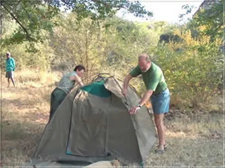 'Hey, geschafft...! Das war leichter, als es aussah!' botswana-zelt-aufbau2