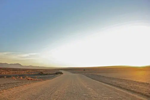 Unterwegs zum Etosha National Park kann die Strecke scheinbar "endlos" werden...