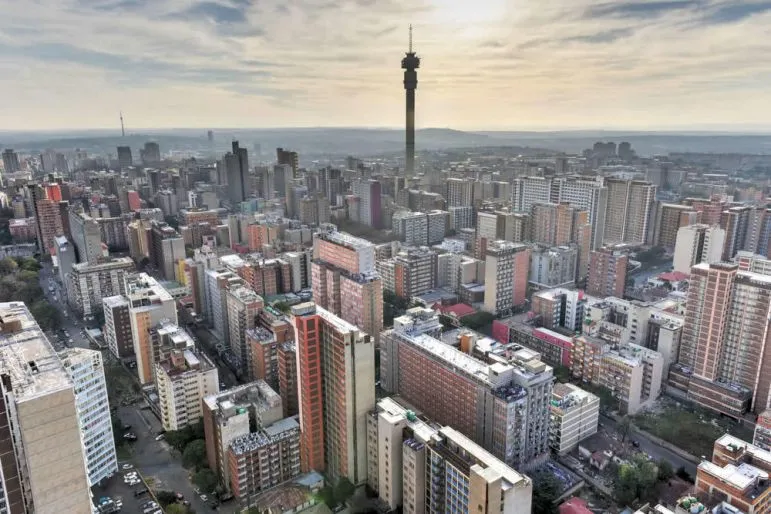 Das Stadtzentrum von Johannesburg.. Schon beim Landeanflug bietet sich ein
toller Überblick. suedafrika-johannesburg-luftbild