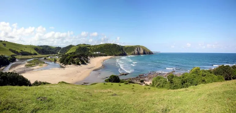 Die Strände an der Wild Coast - schwer
zugänglich, feinsandig und einsam. suedafrika-wild-coast-strand